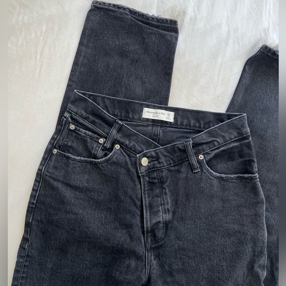 Abercrombie & Fitch the Dad high-rise cross over jeans - Picture 2 of 4